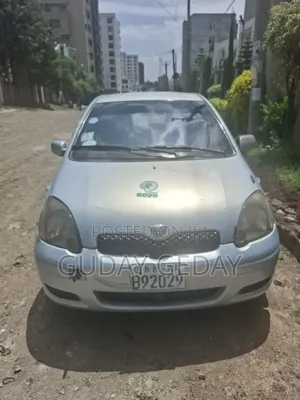Toyota Vitz 2004 Silver