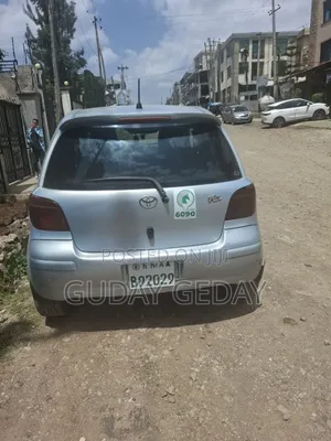 Toyota Vitz 2004 Silver