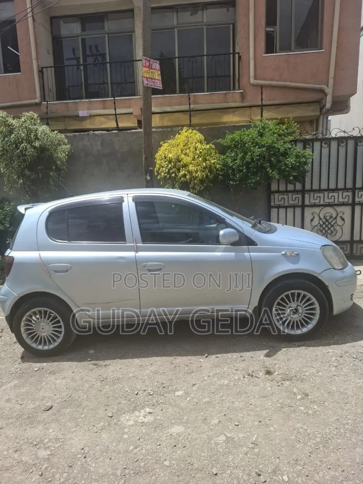 Toyota Vitz 2004 Silver