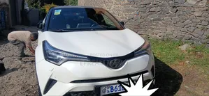Photo - Toyota C-HR 2019 White