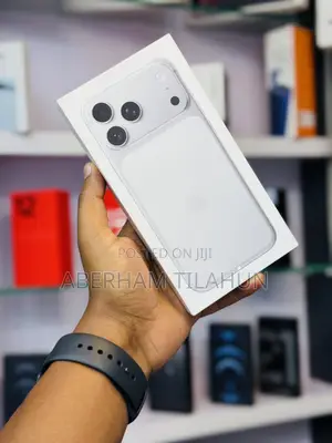 Photo - New Apple iPhone 17 Pro Max 256 GB Silver