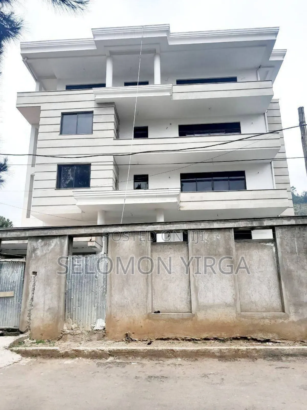 11bdrm House in Adis Ababa, Yeka for sale