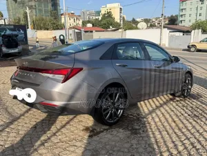 Photo - Hyundai Elantra 2021