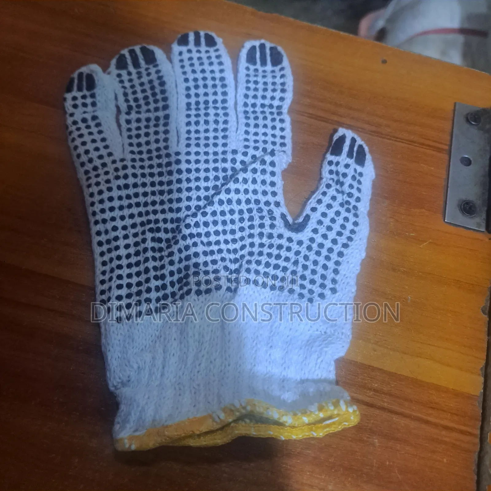 ጠቃጠቆ ጓንት(Glove)
