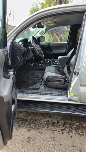 Toyota Tacoma 2020 Silver