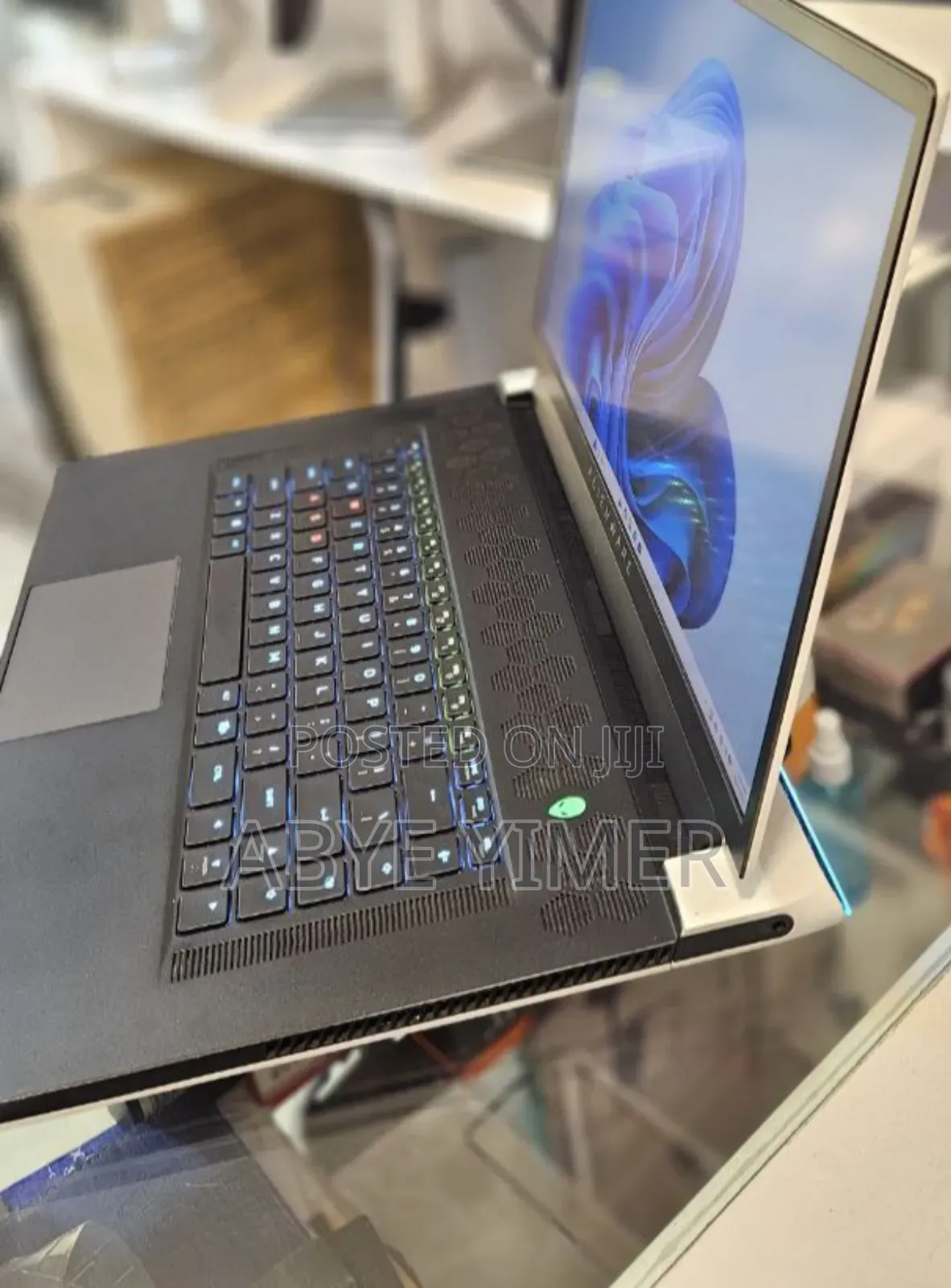 New Laptop Alienware M17x R2 32GB Intel Core I7 SSD 1T
