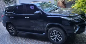 Photo - Toyota Fortuner 2.8 D AWD 2018 Gray