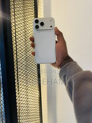 Photo - New Apple iPhone 17 Pro Max 256 GB White