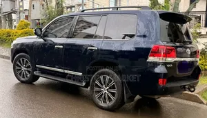 Toyota Land Cruiser 5.7 V8 VXR 2017 Black