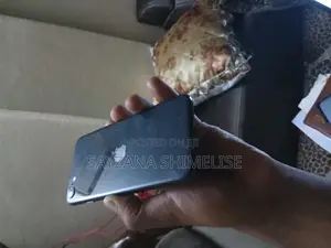 Apple iPhone SE (2020) 64 GB Black