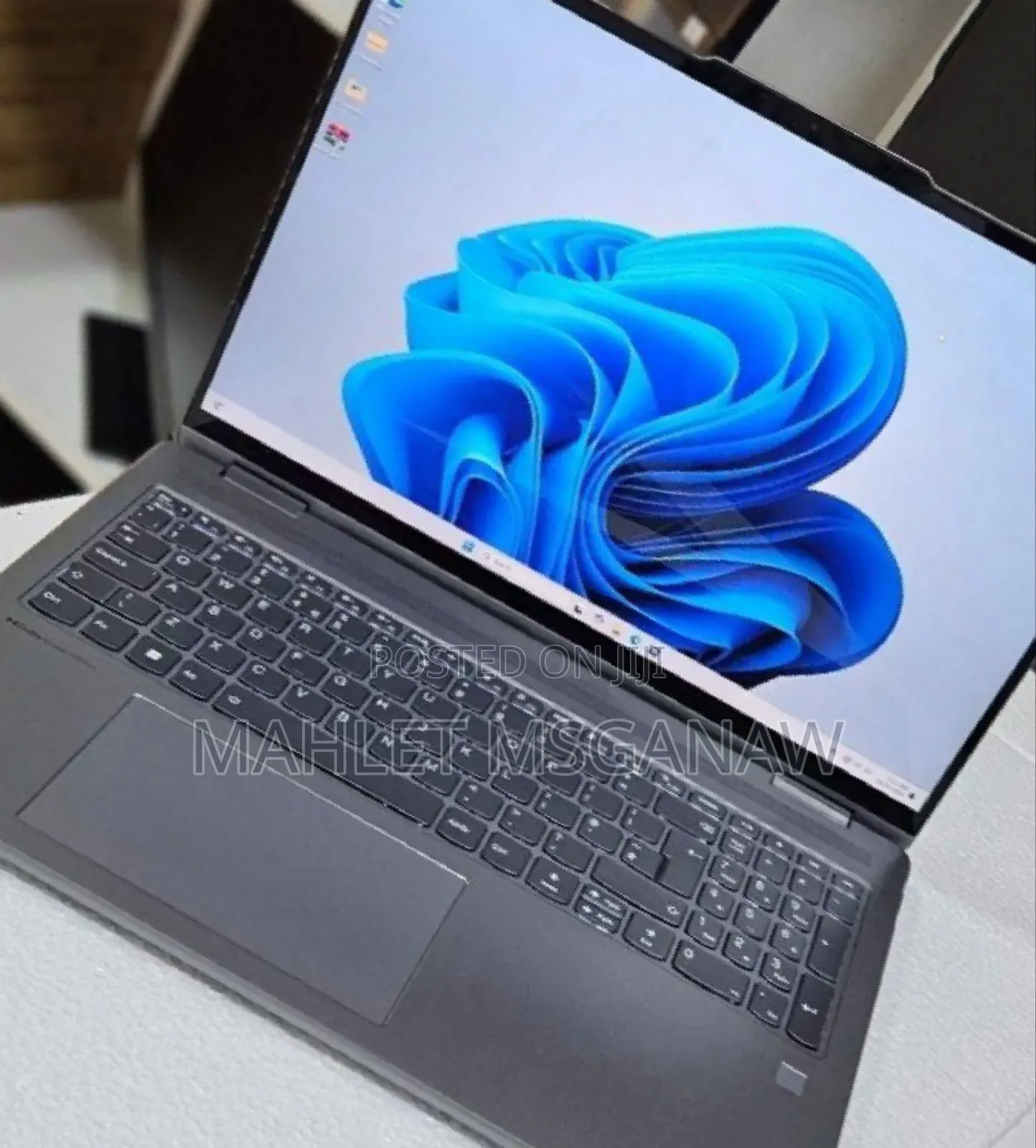 New Laptop Lenovo Yoga 7i 16GB Intel Core I7 SSD 512GB