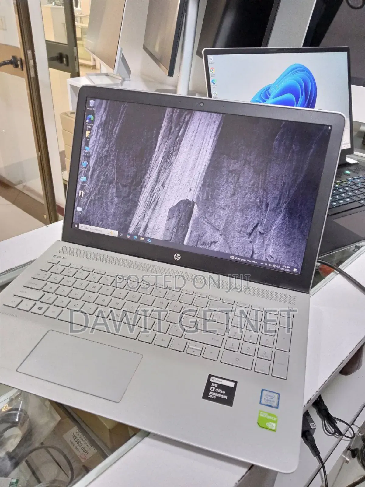 New Laptop HP Pavilion 15 8GB Intel Core i5 SSD 1T