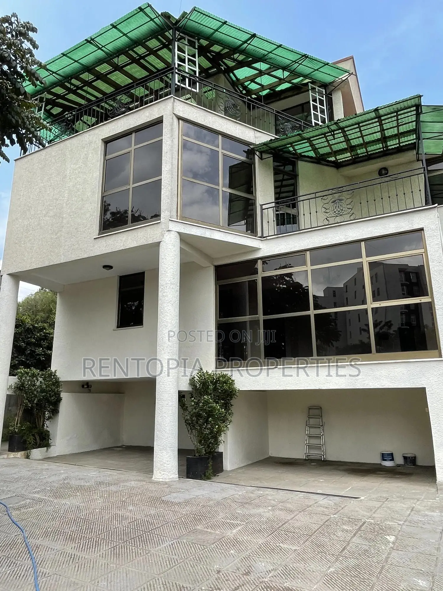4bdrm Mansion in Bole for rent