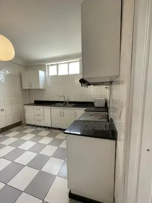 5bdrm Townhouse / Terrace in Arada for rent