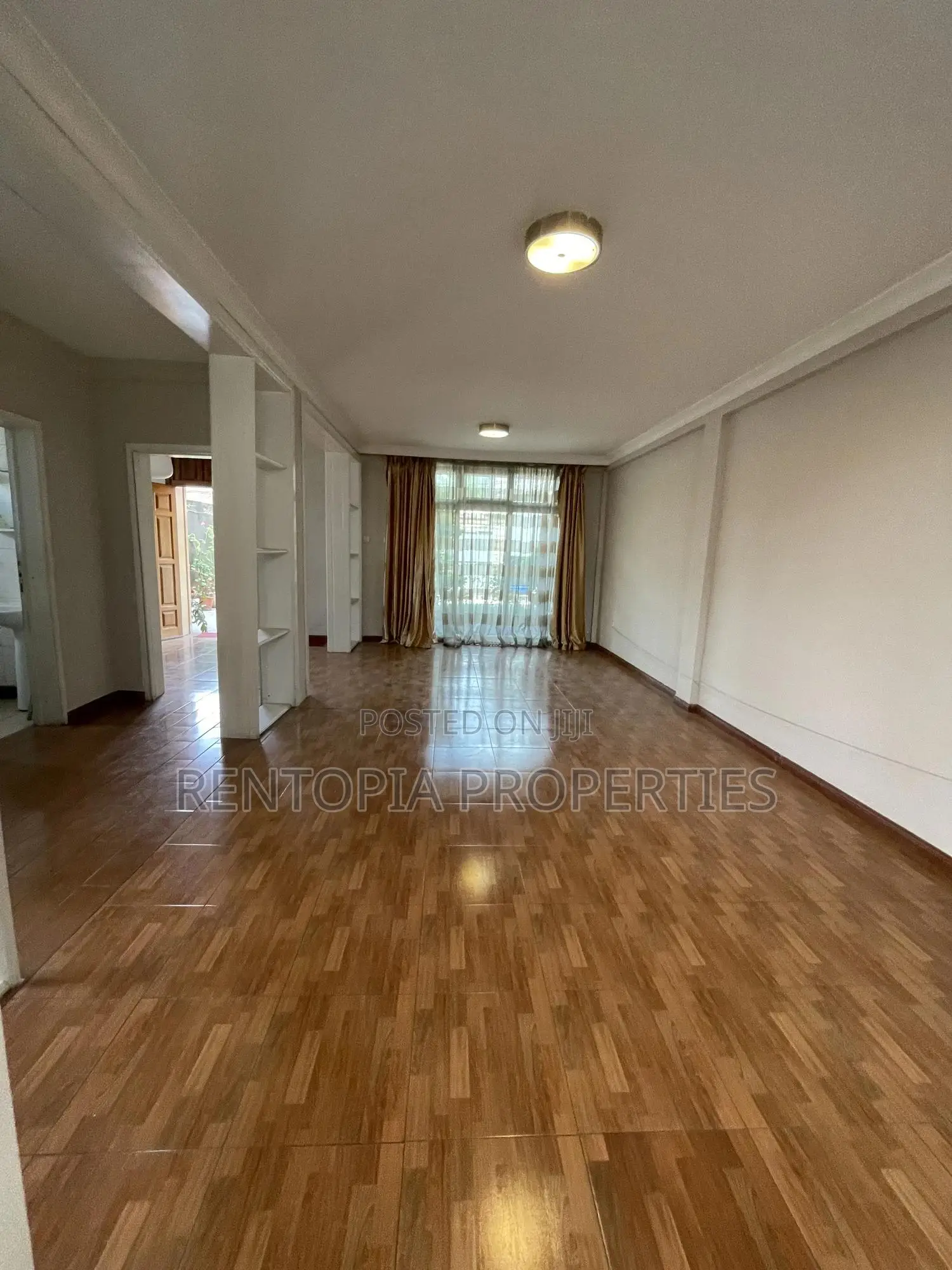 5bdrm Townhouse / Terrace in Arada for rent