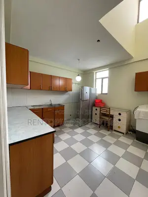 5bdrm Townhouse / Terrace in Arada for rent