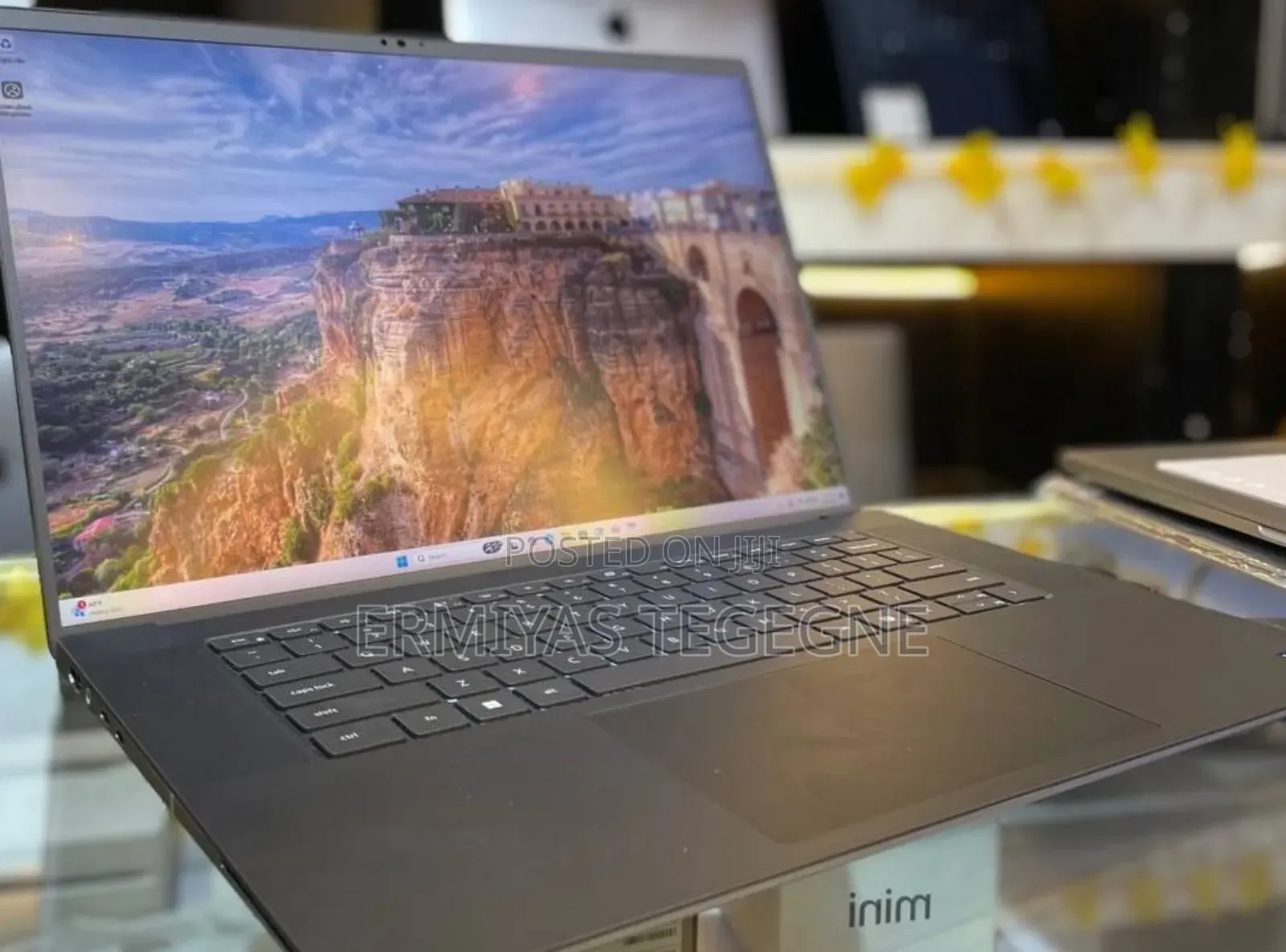 New Laptop Apple MacBook 16GB Apple M4 Pro SSD 16 GB