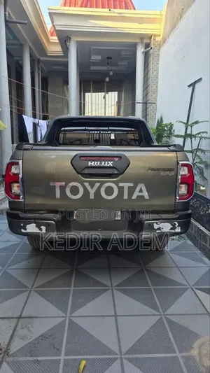 Toyota Hilux 2021 Gray