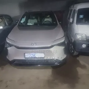 Photo - Toyota bZ4X 2023 Silver