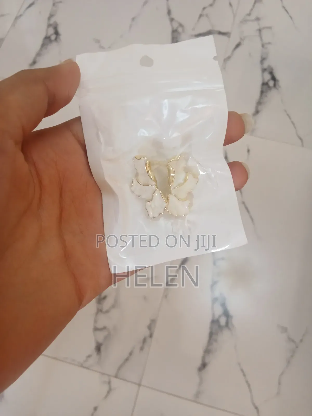 Metal Flower Cream Stud Earring Gold Color Plating