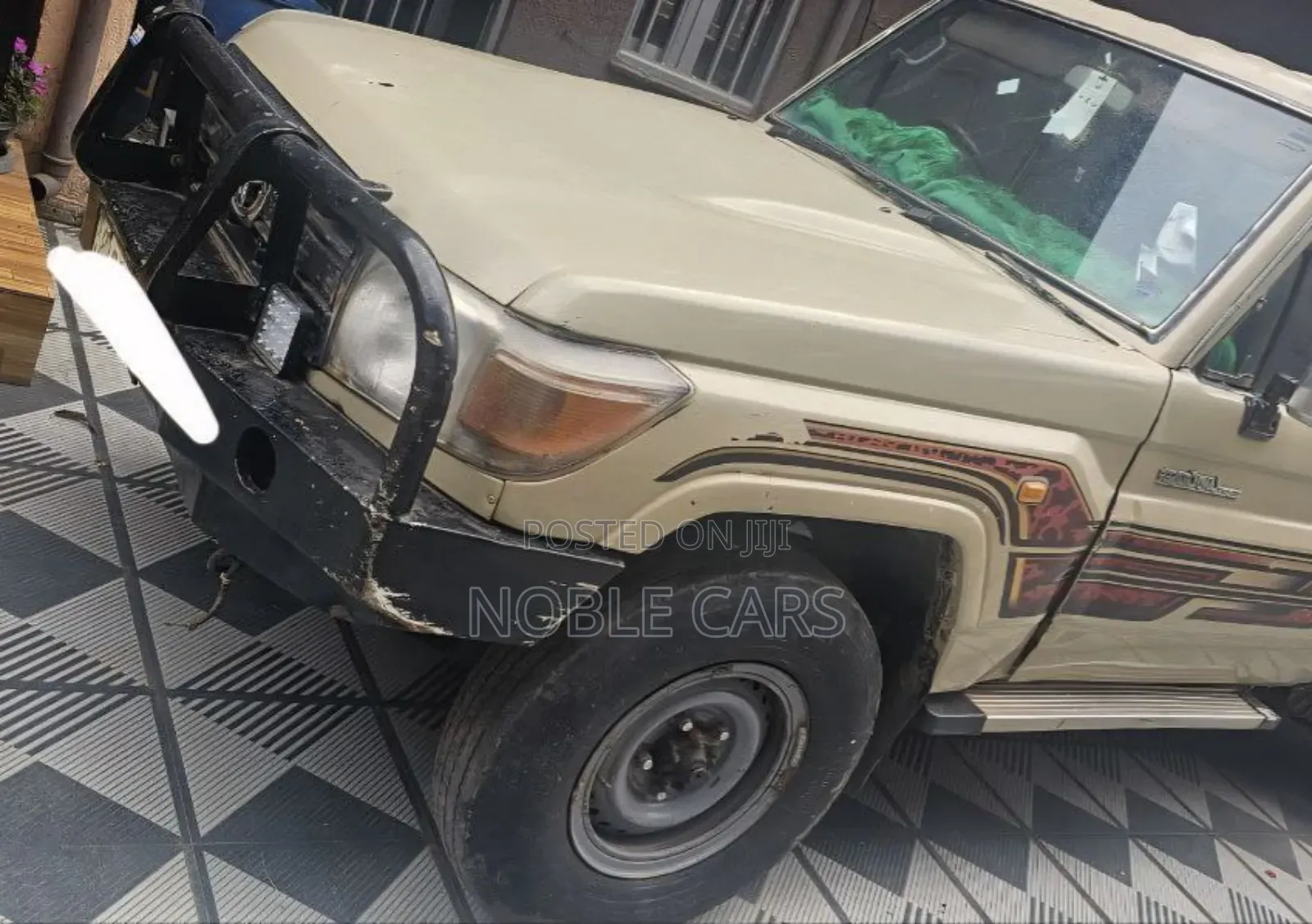 Toyota Land Cruiser 2010 Gold