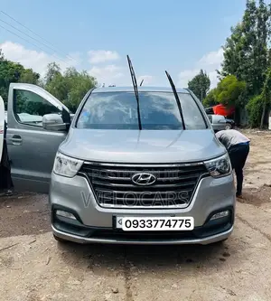 Photo - Hyundai H1 2021 Silver