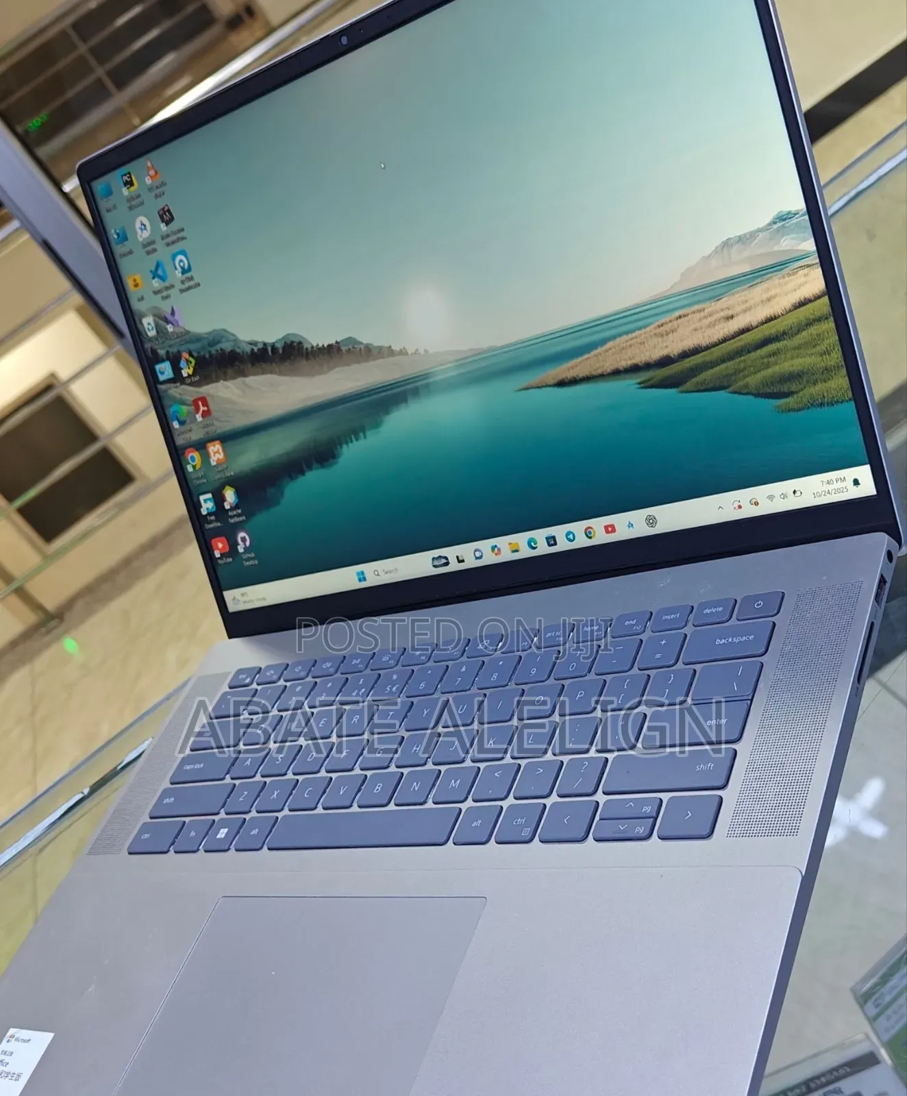 New Laptop Dell Inspiron 16 5620 16GB Intel Core I7 SSD 512GB