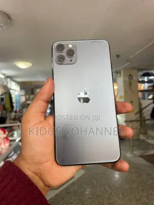 Photo - Apple iPhone 11 Pro Max 64 GB Gray