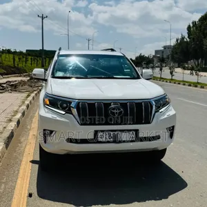 Photo - Toyota Land Cruiser Prado 2020 White