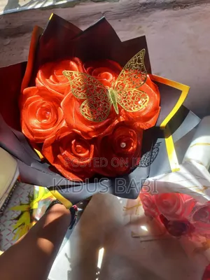 ለስጦታ የሚሆን አርቴፊሻል አበባ