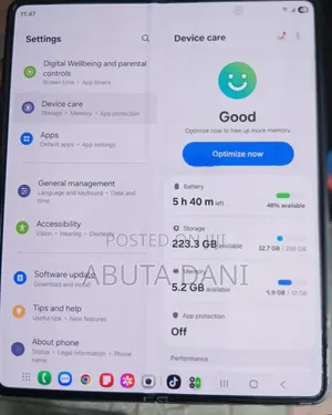 Photo - Samsung Galaxy Z Fold 3 256 GB Black