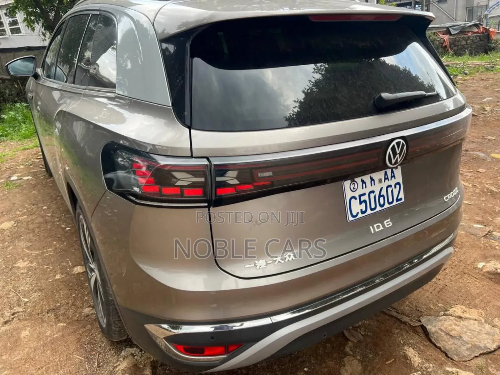 Volkswagen ID.6 2022 Gold