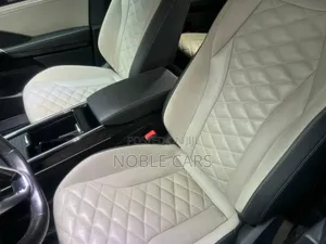 Volkswagen ID.6 2022 Gold