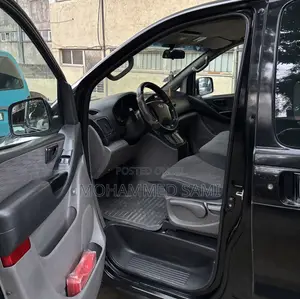 Hyundai H1 2.4 GLS 2011 Black