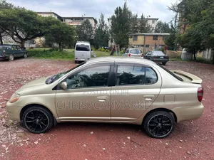 Toyota Platz 1.0 FWD 2001 Gold