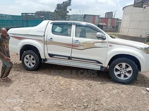 Toyota Hilux 2015 White