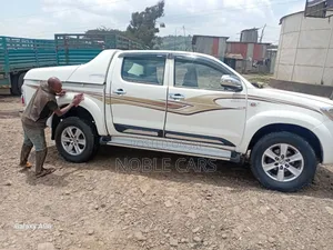 Toyota Hilux 2015 White