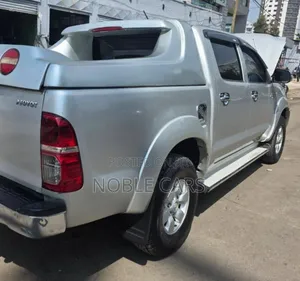Toyota Hilux 2009 Silver