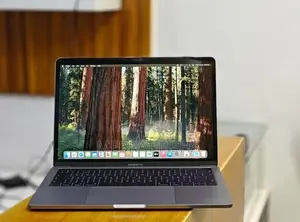Photo - New Laptop Apple MacBook Pro 16GB Intel Core I5 SSD 256GB