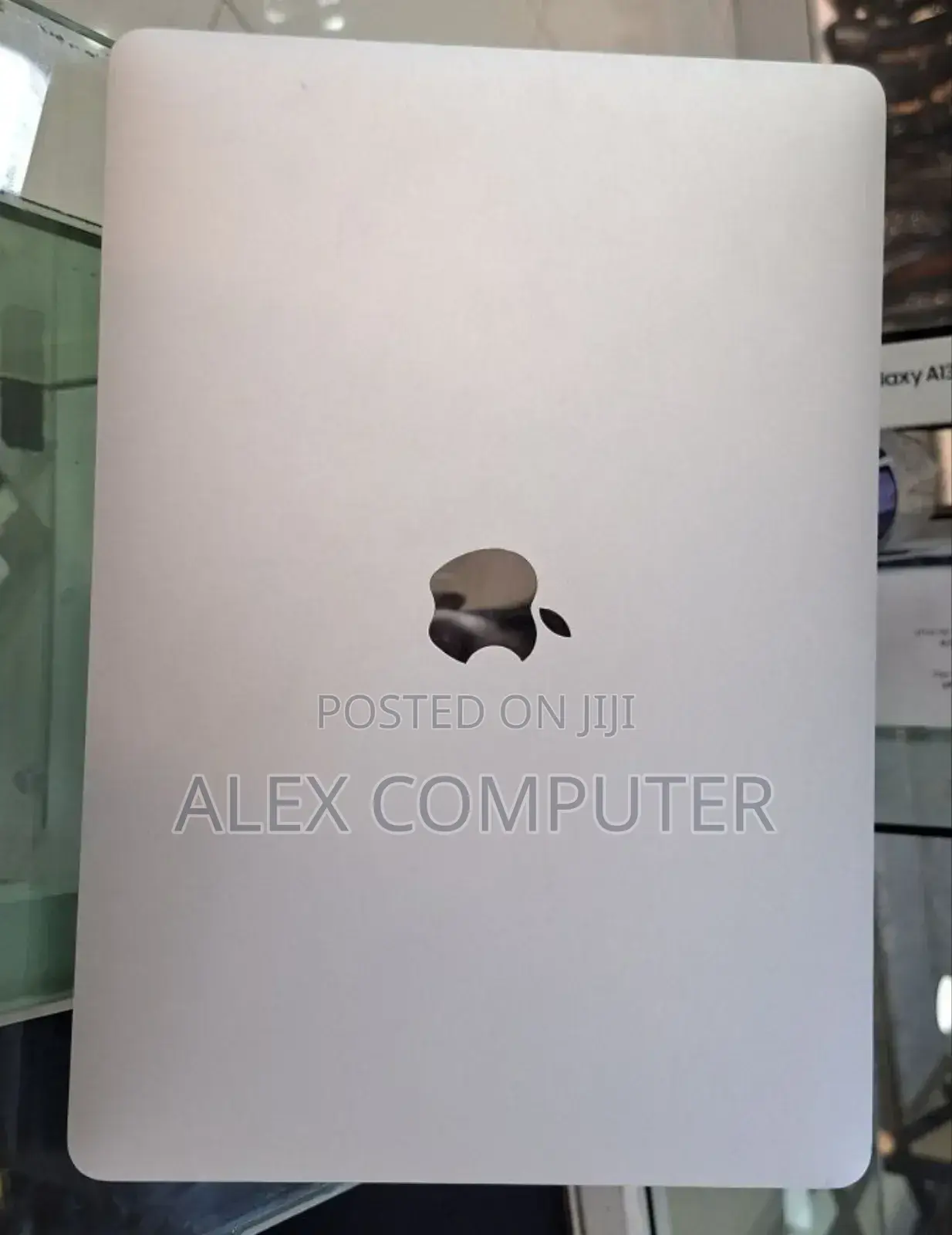 New Laptop Apple MacBook Pro 2022 M2 8GB Apple M2 SSD 512GB