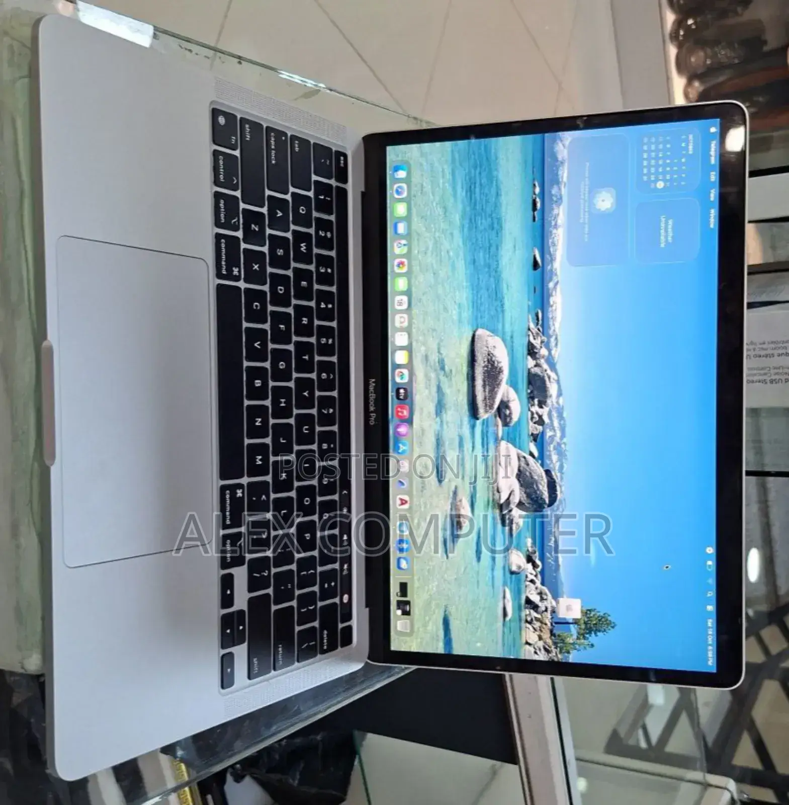 New Laptop Apple MacBook Pro 2022 M2 8GB Apple M2 SSD 512GB