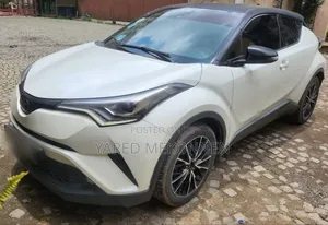 Photo - Toyota C-HR 2017 White