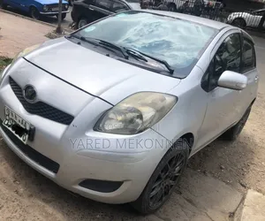 Photo - Toyota Yaris 2008 Silver