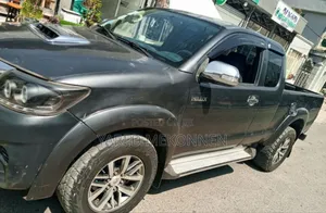 Photo - Toyota Hilux 2015 Gray