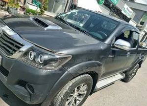 Toyota Hilux 2015 Gray