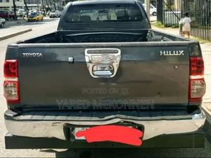 Toyota Hilux 2015 Gray