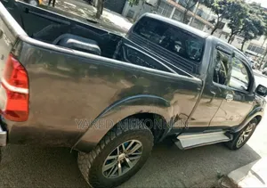 Toyota Hilux 2015 Gray