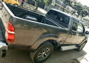 Toyota Hilux 2015 Gray