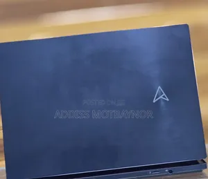 New Laptop Asus ZenBook UX305FA 16GB Intel Core I7 SSD 512GB