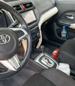 Toyota Rush 2021 Silver